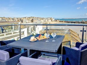 The property boasts enviable panoramic views over the harbour and the balcony has seating for up to 6 guests.